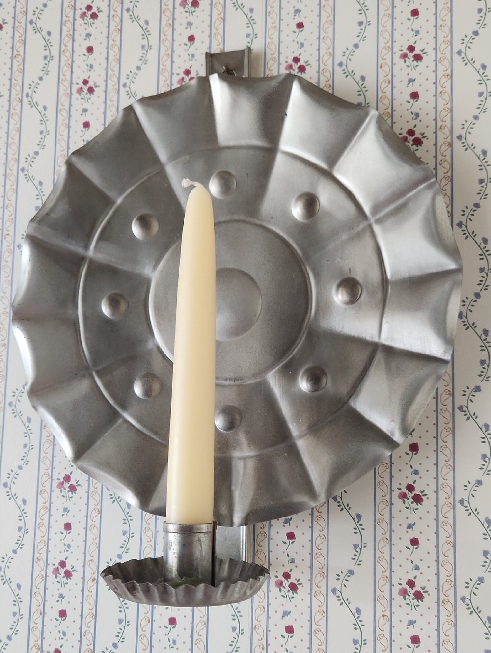 Williamsburg Virginia Metalcrafters Wall Sconce Candle Holder with Ivory Taper